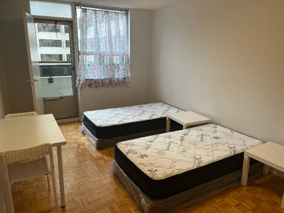 MASTER BEDROOM FOR RENT IN UPTOWN (YOUNG & EGLINTON)