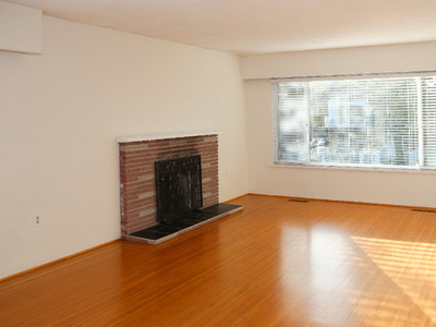 Newly renovated 2 bdrm Upper level House,Fraser&Knight 62nd