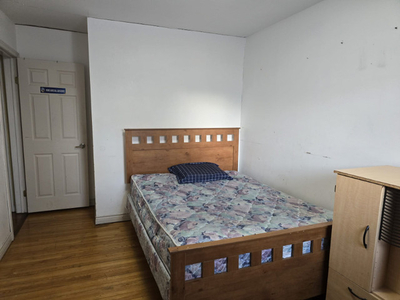 One Furnished Room near UoM:Heat/Electricity/Water/Wifi included
