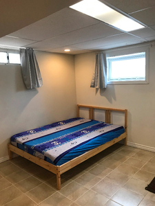 Room w 1/2 bathroom for student rent*University Manitoba* Mar!
