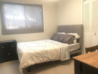 SAFE, CLEAN AND QUIET ROOM WITH A PRIVATE SINK & TOILET FOR RENT