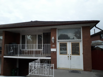 Semi-Detach house (Upper level) for rent at North York
