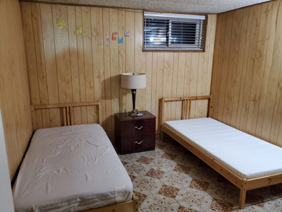 Sharing room for 1 girl near westwood mall