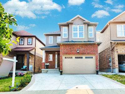 STUNNING DETACHED HOUSE WITH 4 BEDROOMS + 3 BATHS IN KITCHENER