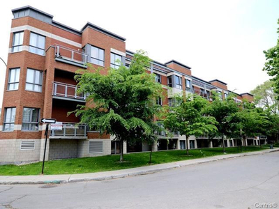 TWO STORY CONDO FOR RENT / CONDO A LOUER