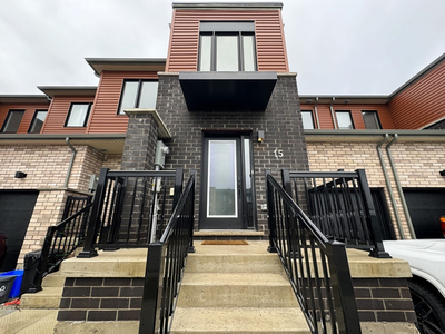 Welcoming 3 Bed, 2.5 Bath Townhome, South Barrie
