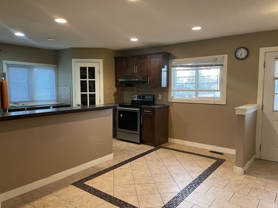 Calgary Main Floor For Rent | Huntington Hills | House for rent Close to