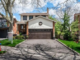 3923 Rushton Cres