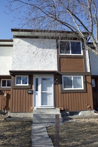Edmonton Pet Friendly Townhouse For Rent | Baturyn | Beautifully Renovated Townhouse in a