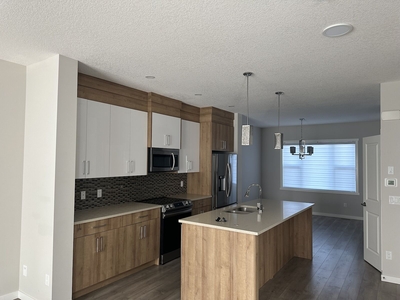 Calgary Pet Friendly Townhouse For Rent | Cornerstone | SPACIOUS AND LUXURIOUS 3 BEDROOM