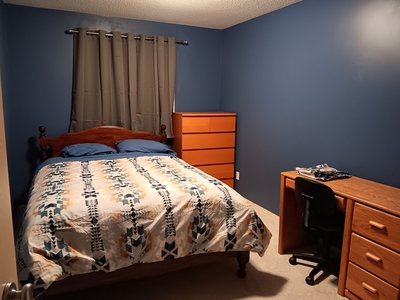 Calgary Pet Friendly Room For Rent For Rent | Evergreen | 1 fully furnished bedrooms ( 1000 room