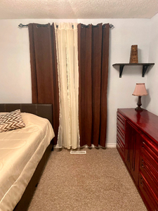 2 Single Rooms w/shared bathroom for rent, females only