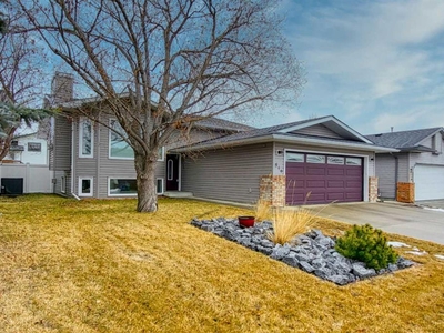 516 Meadowbrook Bay Se, Airdrie, Residential