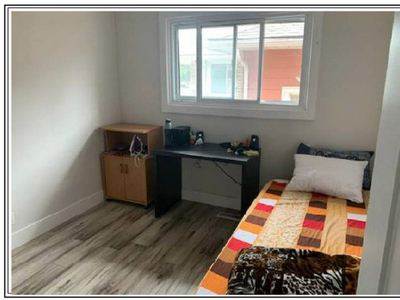 Available 1 room at the LRT station- Fairview Mall