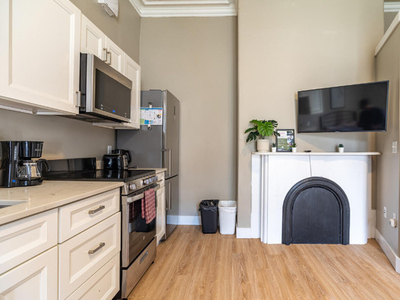 Bachelor Apartment in Downtown Halifax Available May 1st
