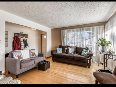 Calgary Pet Friendly House For Rent | Highwood | 4Bed+den Single house in Highwood