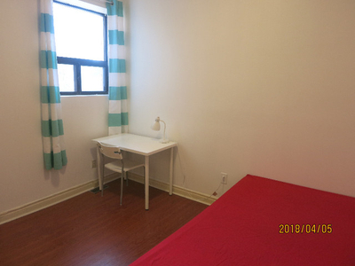Downtown,College/bathurst Big room+private bathroom $1350/Month