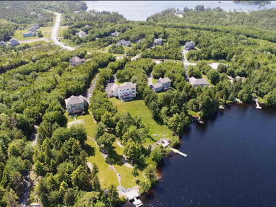 Executive Home on Secluded Lake for Rent