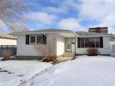 House For Sale In Crestview, Winnipeg, Manitoba