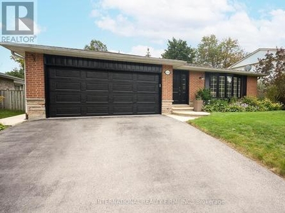 House For Sale In Ford, Oakville, Ontario