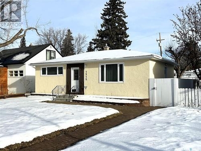 House For Sale In Holliston, Saskatoon, Saskatchewan