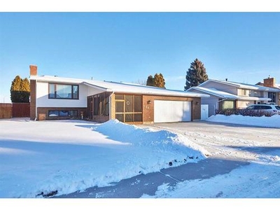 House For Sale In South Ridge, Medicine Hat, Alberta