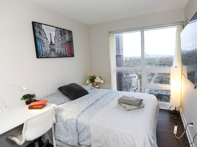 Private room available for rent in Downtown Toronto