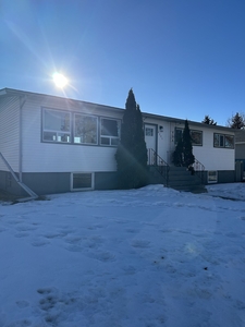 Red Deer House For Rent | Mountview | Newly renovated, 3 bedroom, 2