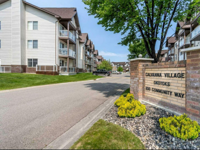 ***Special***55+ adult building in central Okotoks!!