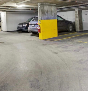 Stationnement intérieur à louer / indoor parking spot for rent