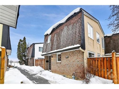 Townhouse In Carleton Heights - Rideauview, Ottawa, Ontario