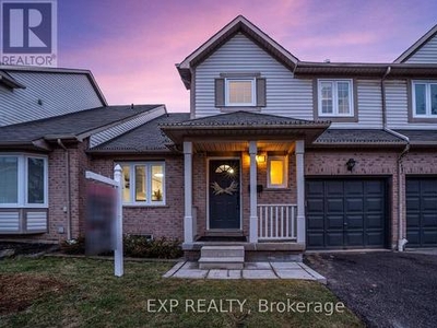 Townhouse For Sale In Central Erin Mills, Mississauga, Ontario