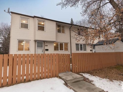 Townhouse For Sale In Ormsby Place, Edmonton, Alberta