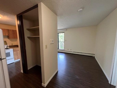 Well Kept One Bedroom Unit in Westpark! | 3815 54 Avenue, Red Deer