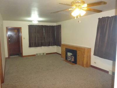 Avail May 1st: 2 Bed London Rd Main Floor: $1200 incl utilities