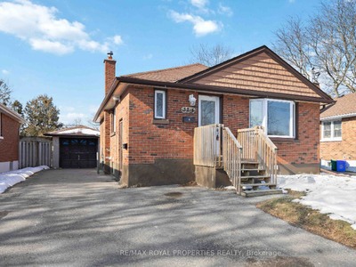 Bright & Spacious 3 bedroom home for LEASE in Oshawa $2395