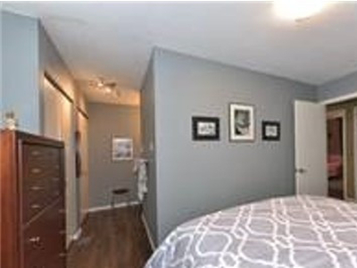 Female Rooms for rent - Near Western - group of 3