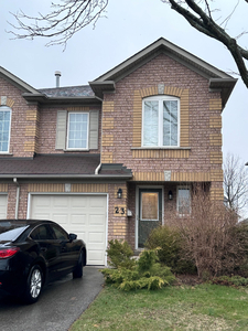 Furnished 3 Bedroom Townhome in Millcroft