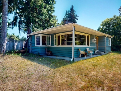 House for sale, 5724 Porpoise Bay Road E, Sunshine Coast, British Columbia, in Sechelt, Canada