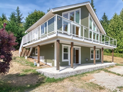 House for sale, 758 Highland Road, Sunshine Coast, British Columbia, in Sunshine Coast Regional District, Canada