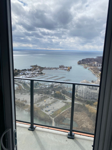 Luxurious 1 Bedroom Condo at Waterfront + 1 Parking
