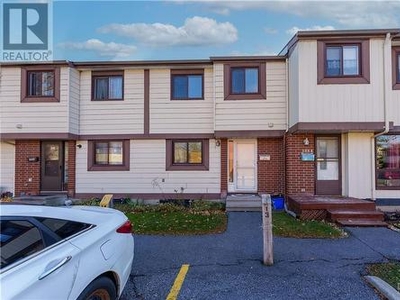 Townhouse For Sale In Blackburn Hamlet, Ottawa, Ontario