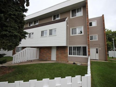 Townhouse For Sale In Rundle Heights, Edmonton, Alberta
