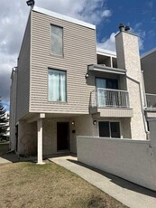 Calgary Pet Friendly Townhouse For Rent | Varsity | Walk to UofC, Brentwood LRT