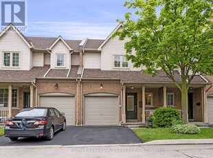 Townhouse For Sale In East Credit, Mississauga, Ontario