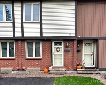 Townhouse For Sale In Whitehaven - Queensway Terrace North, Ottawa, Ontario