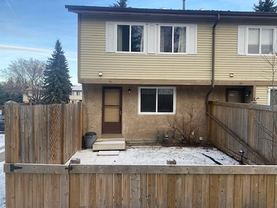 St. Albert Pet Friendly Townhouse For Rent | 3 Bedroom Townhouse