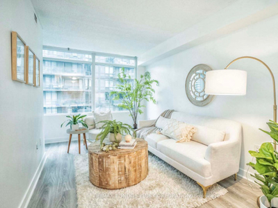 1 Bed+Den Condo Apt in the Heart of Downtown Toronto