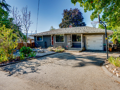2100 27 Crescent, Generously-sized Home in Desirable Easthill