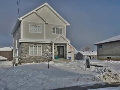 House for sale, 111 Rue Mastine, Windsor, QC J1S0H8, CA, in Windsor, Canada